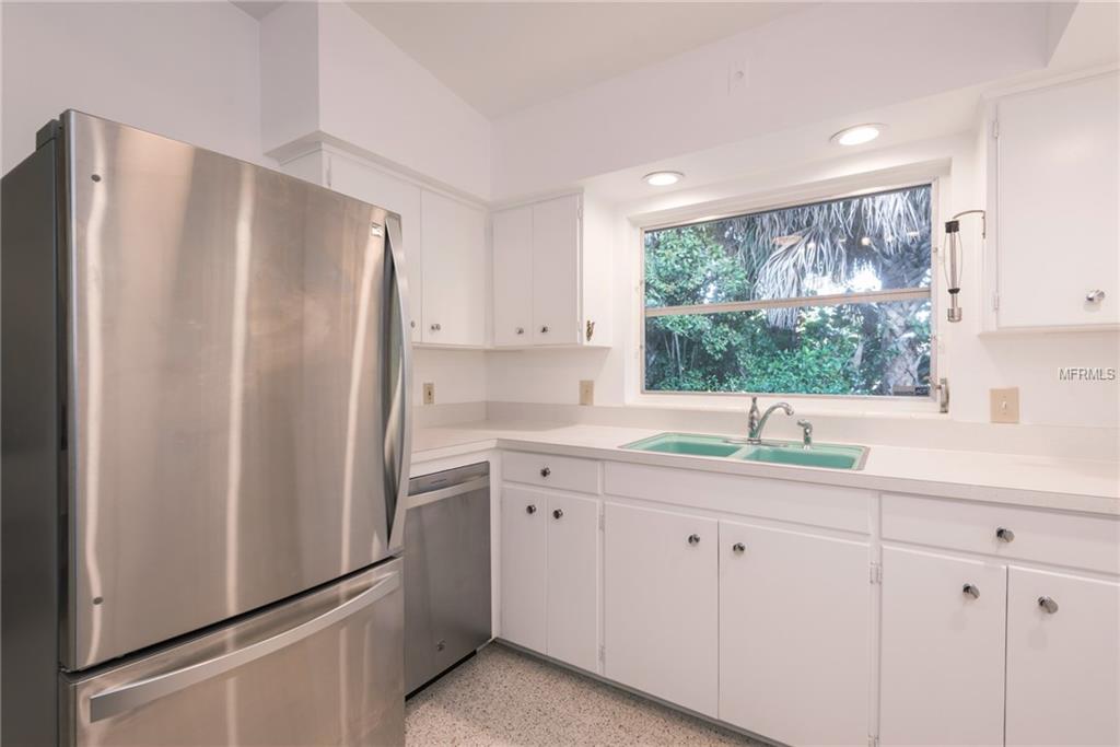 701 PINELLAS POINT DRIVE S, ST PETERSBURG, Florida 33705, 3 Bedrooms Bedrooms, 9 Rooms Rooms,2 BathroomsBathrooms,Residential,For sale,PINELLAS POINT,U7845808