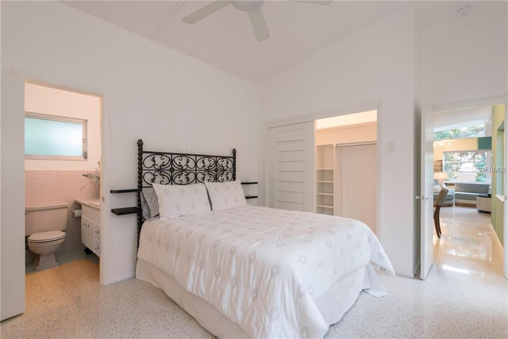 701 PINELLAS POINT DRIVE S, ST PETERSBURG, Florida 33705, 3 Bedrooms Bedrooms, 9 Rooms Rooms,2 BathroomsBathrooms,Residential,For sale,PINELLAS POINT,U7845808