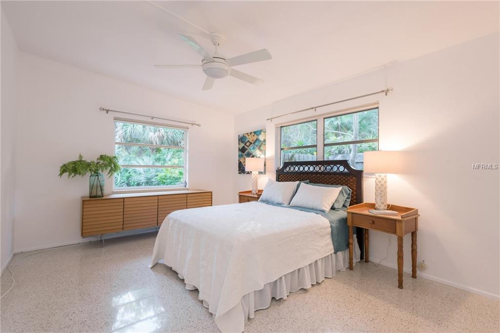 701 PINELLAS POINT DRIVE S, ST PETERSBURG, Florida 33705, 3 Bedrooms Bedrooms, 9 Rooms Rooms,2 BathroomsBathrooms,Residential,For sale,PINELLAS POINT,U7845808