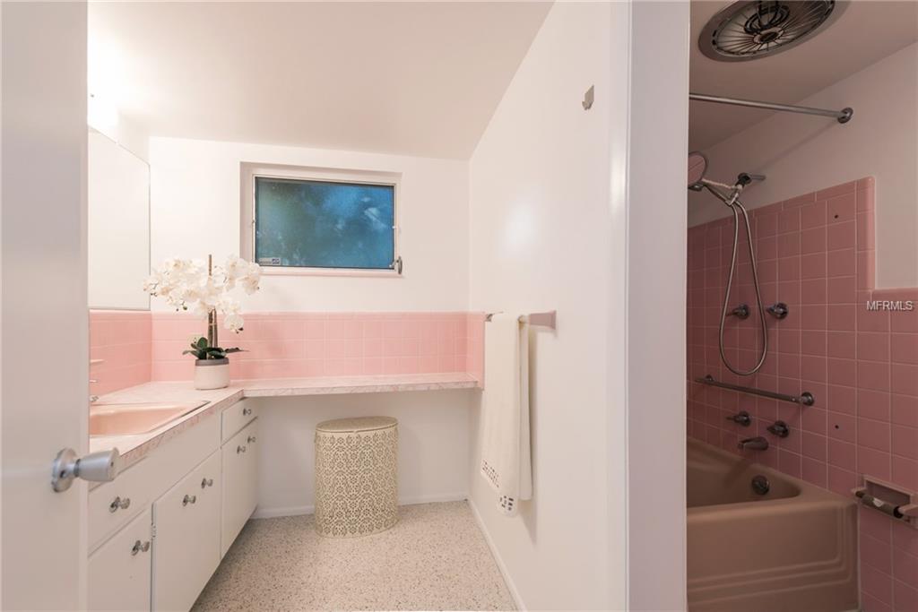 701 PINELLAS POINT DRIVE S, ST PETERSBURG, Florida 33705, 3 Bedrooms Bedrooms, 9 Rooms Rooms,2 BathroomsBathrooms,Residential,For sale,PINELLAS POINT,U7845808