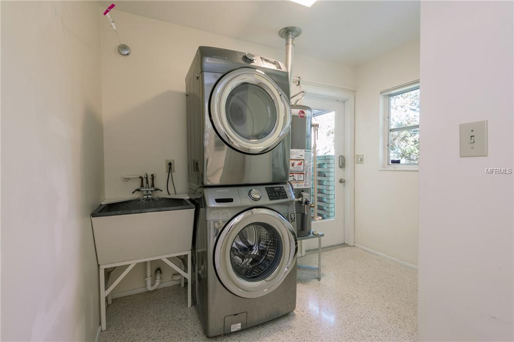 701 PINELLAS POINT DRIVE S, ST PETERSBURG, Florida 33705, 3 Bedrooms Bedrooms, 9 Rooms Rooms,2 BathroomsBathrooms,Residential,For sale,PINELLAS POINT,U7845808