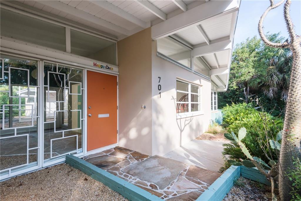 701 PINELLAS POINT DRIVE S, ST PETERSBURG, Florida 33705, 3 Bedrooms Bedrooms, 9 Rooms Rooms,2 BathroomsBathrooms,Residential,For sale,PINELLAS POINT,U7845808