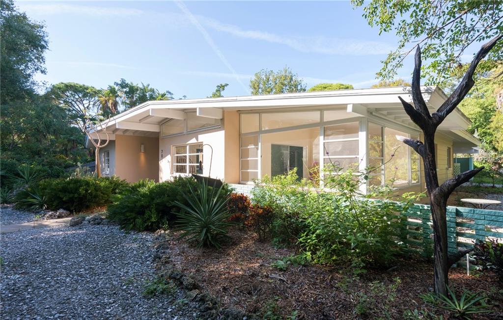 701 PINELLAS POINT DRIVE S, ST PETERSBURG, Florida 33705, 3 Bedrooms Bedrooms, 9 Rooms Rooms,2 BathroomsBathrooms,Residential,For sale,PINELLAS POINT,U7845808