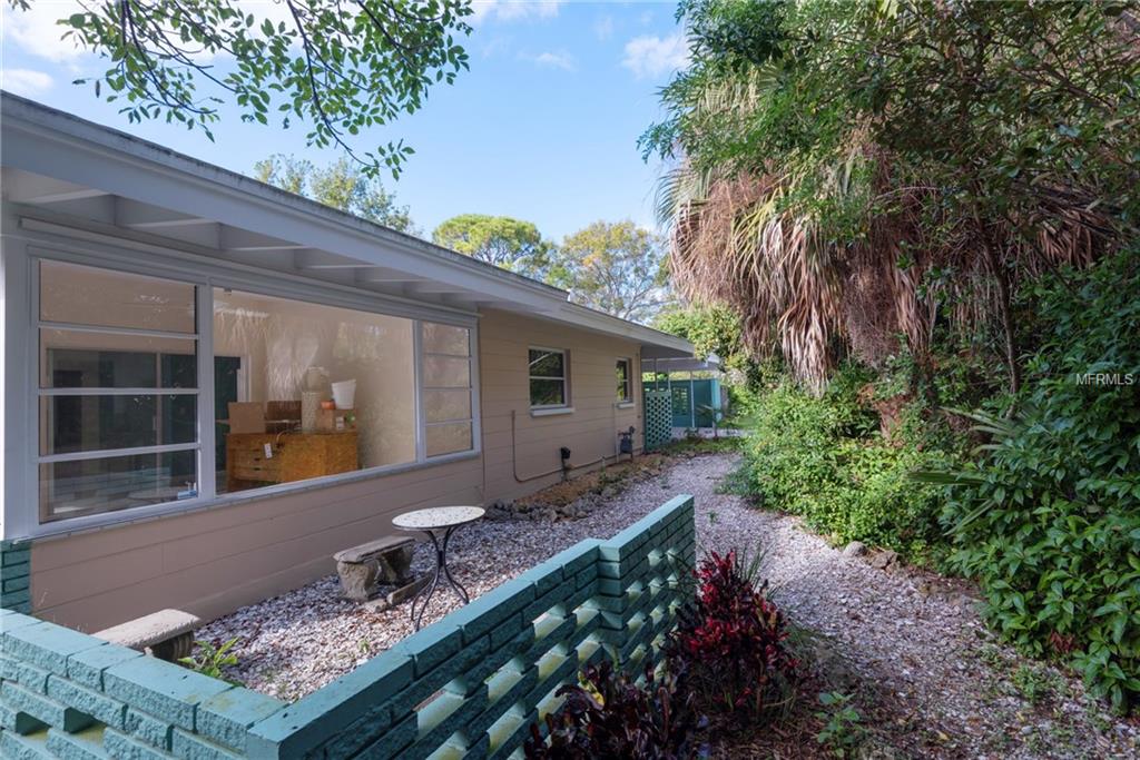 701 PINELLAS POINT DRIVE S, ST PETERSBURG, Florida 33705, 3 Bedrooms Bedrooms, 9 Rooms Rooms,2 BathroomsBathrooms,Residential,For sale,PINELLAS POINT,U7845808