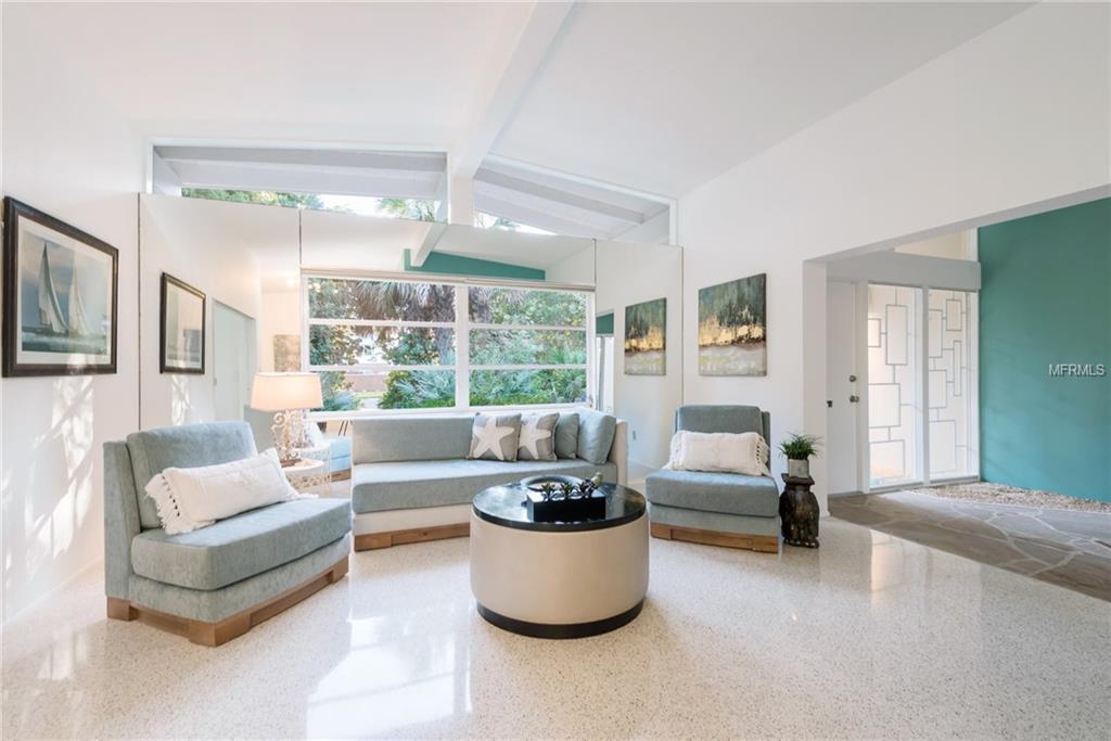 701 PINELLAS POINT DRIVE S, ST PETERSBURG, Florida 33705, 3 Bedrooms Bedrooms, 9 Rooms Rooms,2 BathroomsBathrooms,Residential,For sale,PINELLAS POINT,U7845808