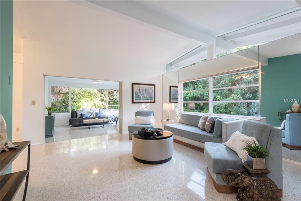 701 PINELLAS POINT DRIVE S, ST PETERSBURG, Florida 33705, 3 Bedrooms Bedrooms, 9 Rooms Rooms,2 BathroomsBathrooms,Residential,For sale,PINELLAS POINT,U7845808