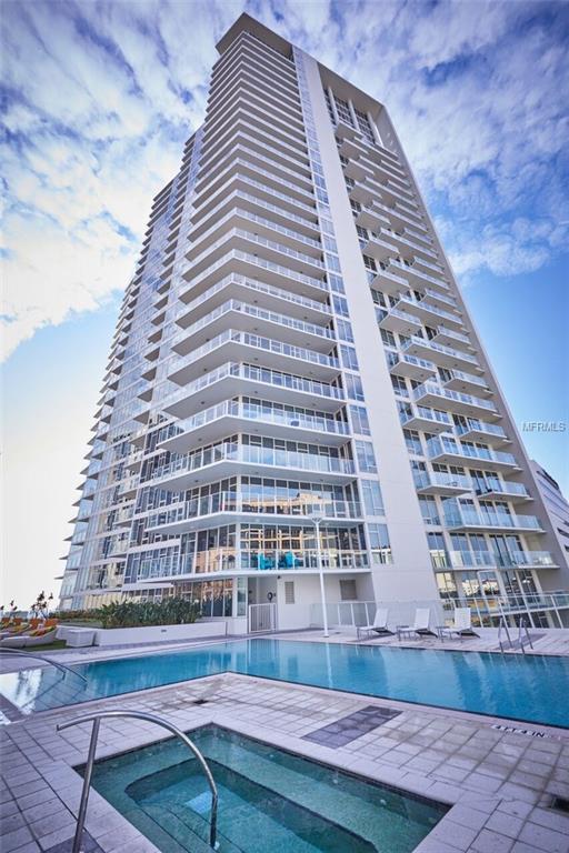 175 1ST STREET S, ST PETERSBURG, Florida 33701, 2 Bedrooms Bedrooms, 4 Rooms Rooms,2 BathroomsBathrooms,Residential,For sale,1ST,U7846511