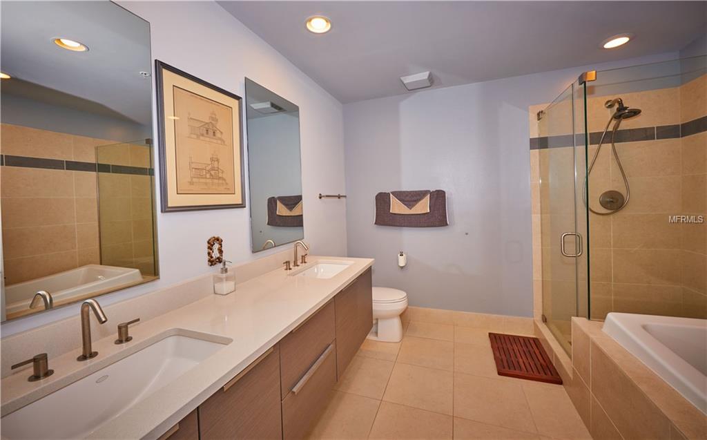 175 1ST STREET S, ST PETERSBURG, Florida 33701, 2 Bedrooms Bedrooms, 4 Rooms Rooms,2 BathroomsBathrooms,Residential,For sale,1ST,U7846511