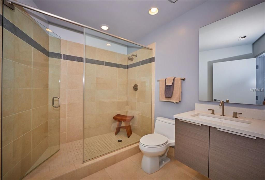 175 1ST STREET S, ST PETERSBURG, Florida 33701, 2 Bedrooms Bedrooms, 4 Rooms Rooms,2 BathroomsBathrooms,Residential,For sale,1ST,U7846511