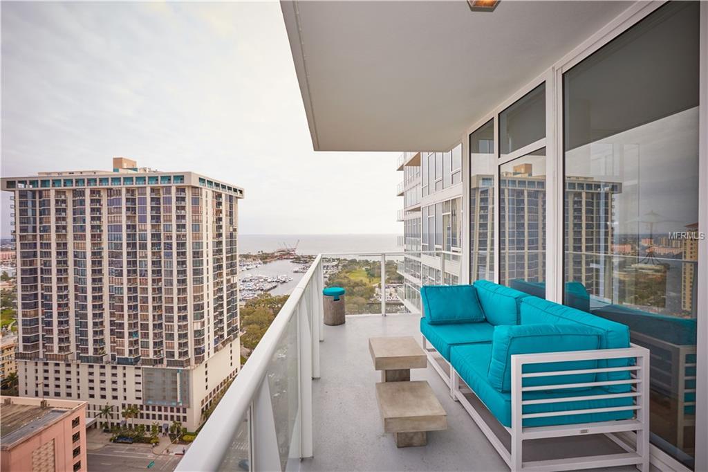 175 1ST STREET S, ST PETERSBURG, Florida 33701, 2 Bedrooms Bedrooms, 4 Rooms Rooms,2 BathroomsBathrooms,Residential,For sale,1ST,U7846511