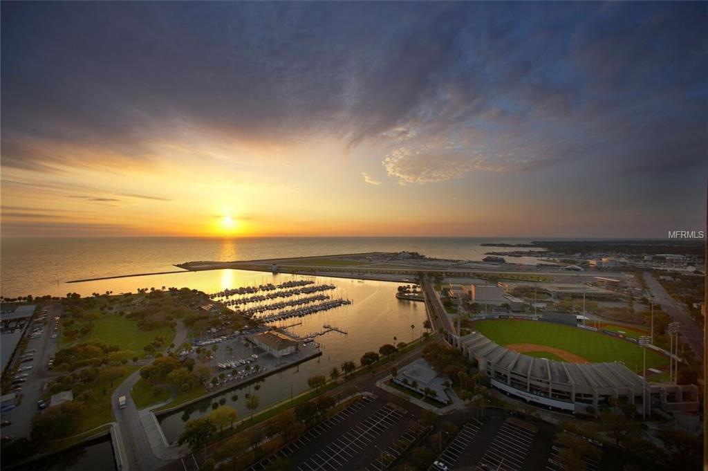 175 1ST STREET S, ST PETERSBURG, Florida 33701, 2 Bedrooms Bedrooms, 4 Rooms Rooms,2 BathroomsBathrooms,Residential,For sale,1ST,U7846511