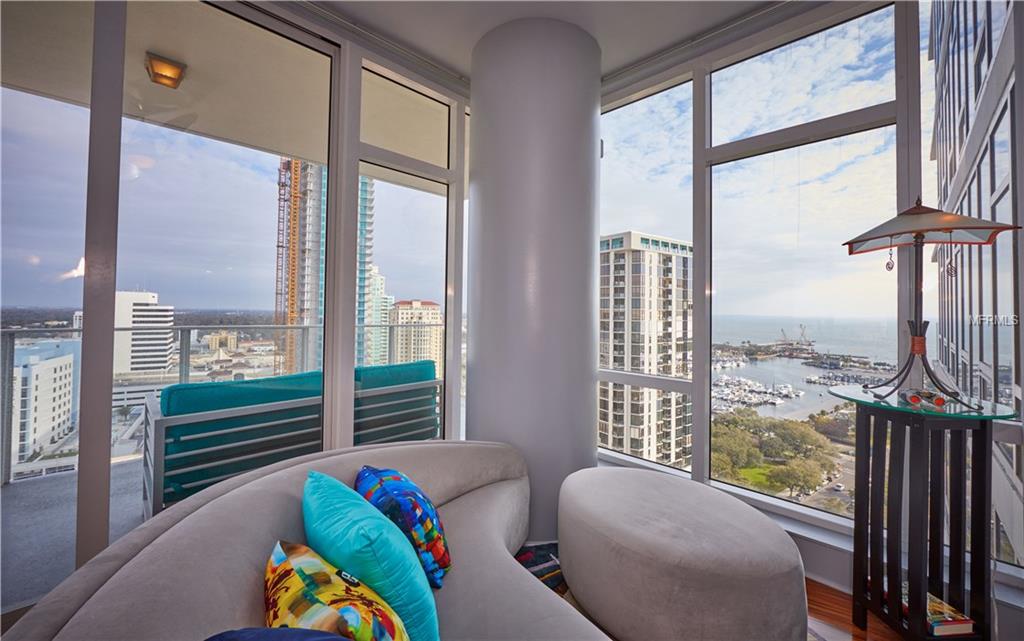 175 1ST STREET S, ST PETERSBURG, Florida 33701, 2 Bedrooms Bedrooms, 4 Rooms Rooms,2 BathroomsBathrooms,Residential,For sale,1ST,U7846511