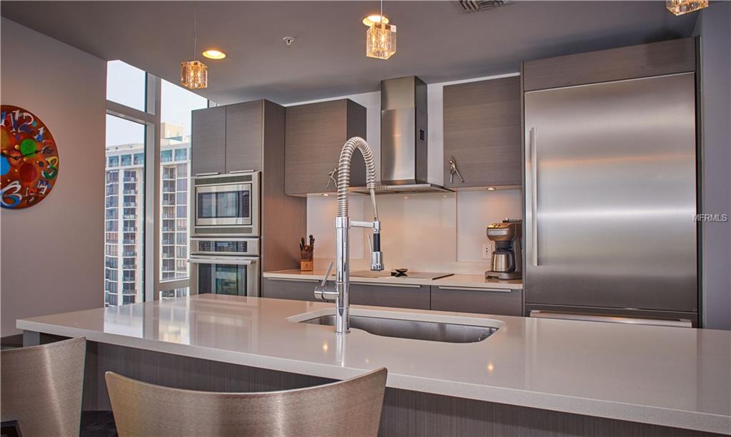 175 1ST STREET S, ST PETERSBURG, Florida 33701, 2 Bedrooms Bedrooms, 4 Rooms Rooms,2 BathroomsBathrooms,Residential,For sale,1ST,U7846511