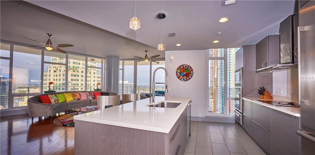 175 1ST STREET S, ST PETERSBURG, Florida 33701, 2 Bedrooms Bedrooms, 4 Rooms Rooms,2 BathroomsBathrooms,Residential,For sale,1ST,U7846511