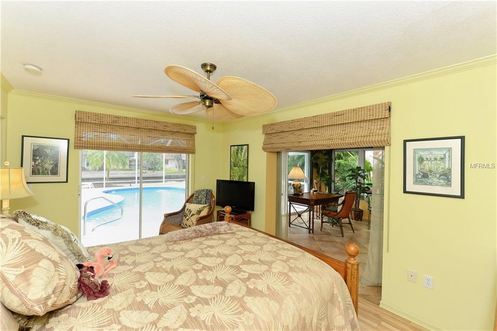 650 LONGVIEW DRIVE, LONGBOAT KEY, Florida 34228, 3 Bedrooms Bedrooms, 11 Rooms Rooms,2 BathroomsBathrooms,Residential,For sale,LONGVIEW,A4209769