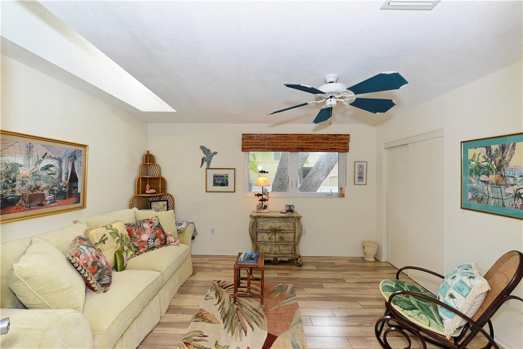 650 LONGVIEW DRIVE, LONGBOAT KEY, Florida 34228, 3 Bedrooms Bedrooms, 11 Rooms Rooms,2 BathroomsBathrooms,Residential,For sale,LONGVIEW,A4209769