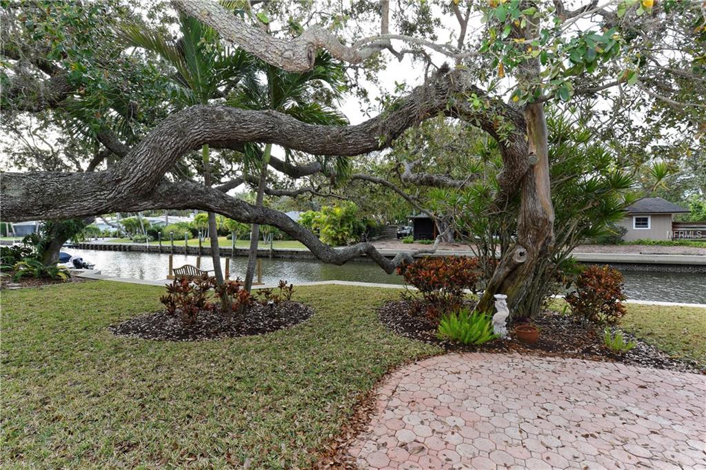 650 LONGVIEW DRIVE, LONGBOAT KEY, Florida 34228, 3 Bedrooms Bedrooms, 11 Rooms Rooms,2 BathroomsBathrooms,Residential,For sale,LONGVIEW,A4209769