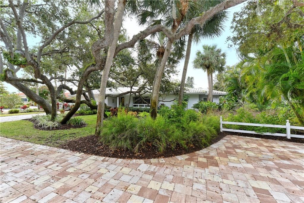 650 LONGVIEW DRIVE, LONGBOAT KEY, Florida 34228, 3 Bedrooms Bedrooms, 11 Rooms Rooms,2 BathroomsBathrooms,Residential,For sale,LONGVIEW,A4209769