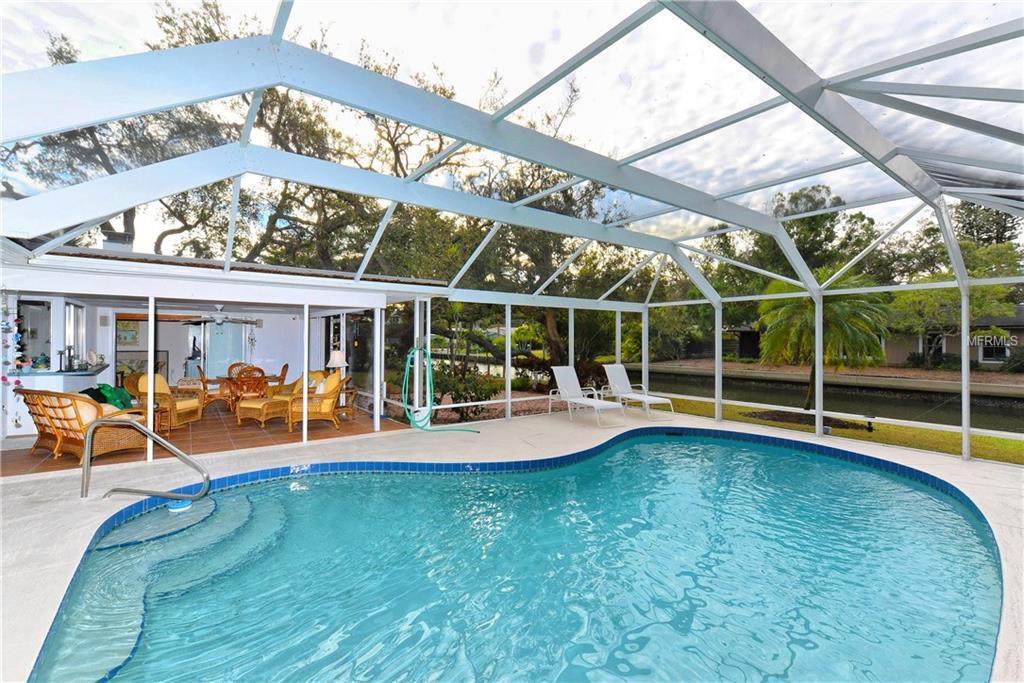 650 LONGVIEW DRIVE, LONGBOAT KEY, Florida 34228, 3 Bedrooms Bedrooms, 11 Rooms Rooms,2 BathroomsBathrooms,Residential,For sale,LONGVIEW,A4209769