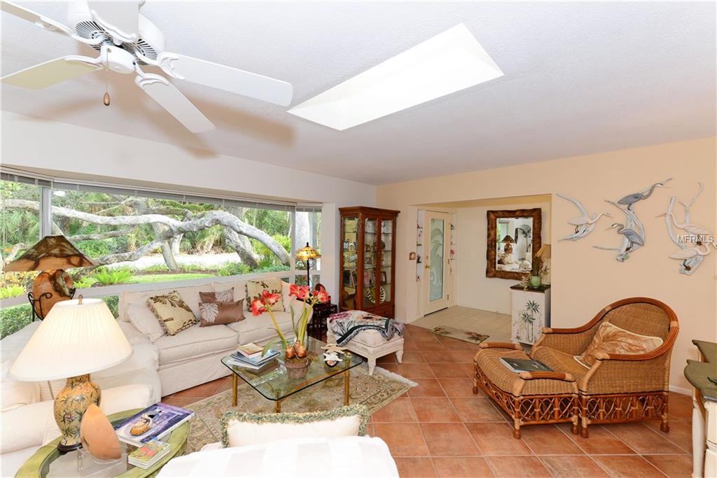 650 LONGVIEW DRIVE, LONGBOAT KEY, Florida 34228, 3 Bedrooms Bedrooms, 11 Rooms Rooms,2 BathroomsBathrooms,Residential,For sale,LONGVIEW,A4209769