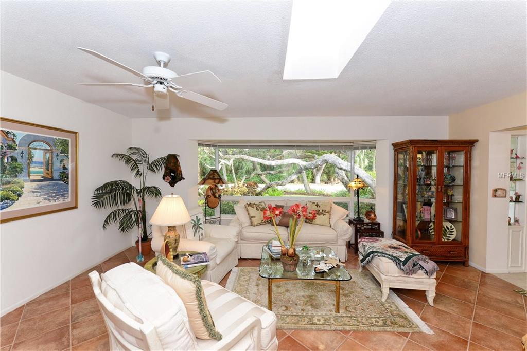 650 LONGVIEW DRIVE, LONGBOAT KEY, Florida 34228, 3 Bedrooms Bedrooms, 11 Rooms Rooms,2 BathroomsBathrooms,Residential,For sale,LONGVIEW,A4209769