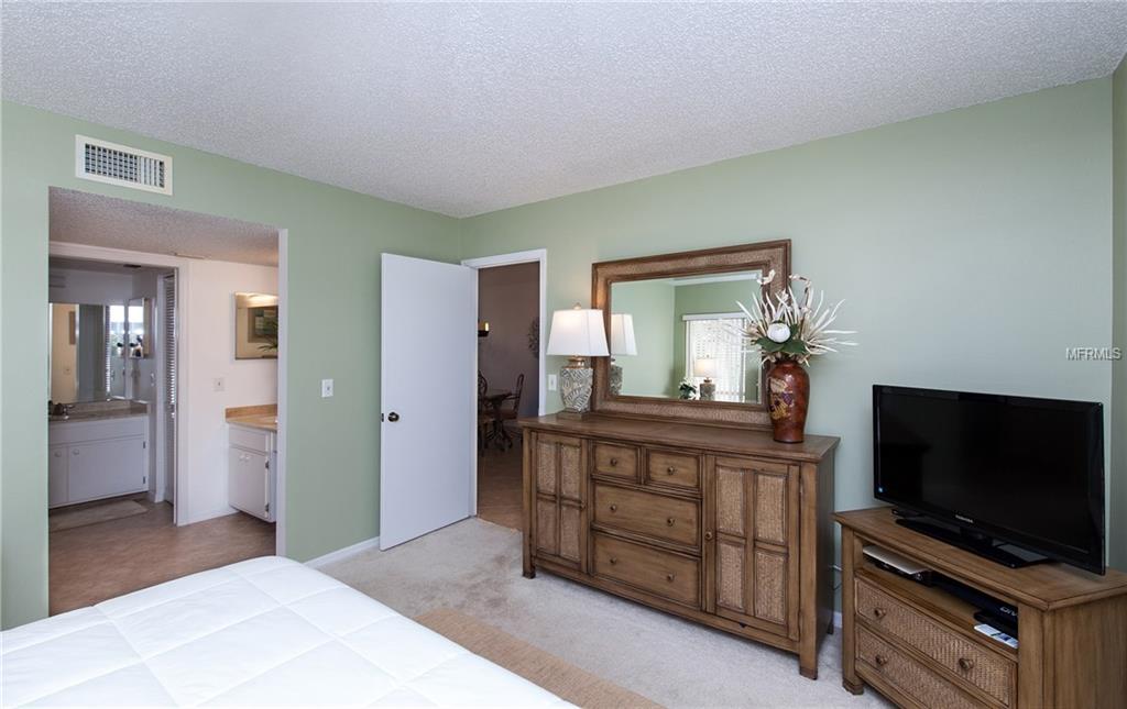 416 CERROMAR COURT, VENICE, Florida 34293, 2 Bedrooms Bedrooms, 8 Rooms Rooms,2 BathroomsBathrooms,Residential,For sale,CERROMAR,N5916196