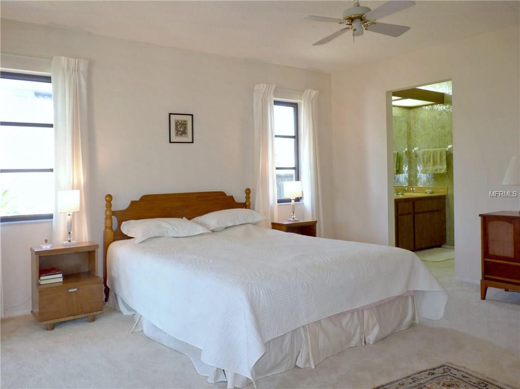 425 SPADARO DRIVE, VENICE, Florida 34285, 3 Bedrooms Bedrooms, 9 Rooms Rooms,2 BathroomsBathrooms,Residential,For sale,SPADARO,N5915786