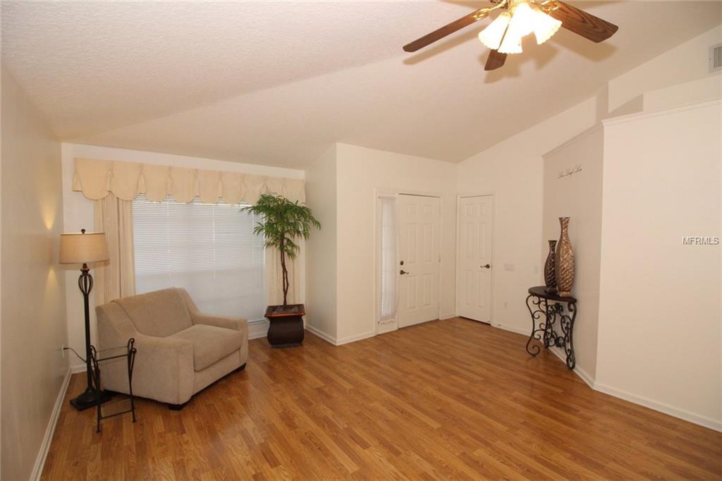 203 HAZELWOOD COURT, WINTER SPRINGS, Florida 32708, 4 Bedrooms Bedrooms, 8 Rooms Rooms,2 BathroomsBathrooms,Residential,For sale,HAZELWOOD,O5556284