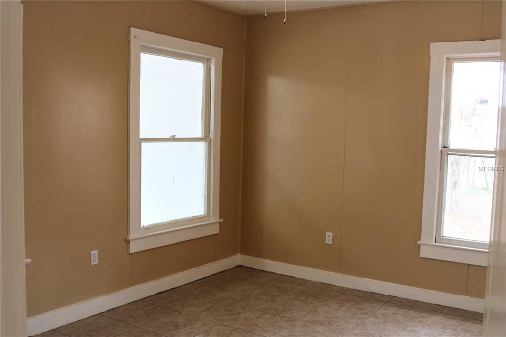 831 OAK STREET, LAKE WALES, Florida 33859, 3 Bedrooms Bedrooms, 6 Rooms Rooms,2 BathroomsBathrooms,Residential,For sale,OAK,O5560594