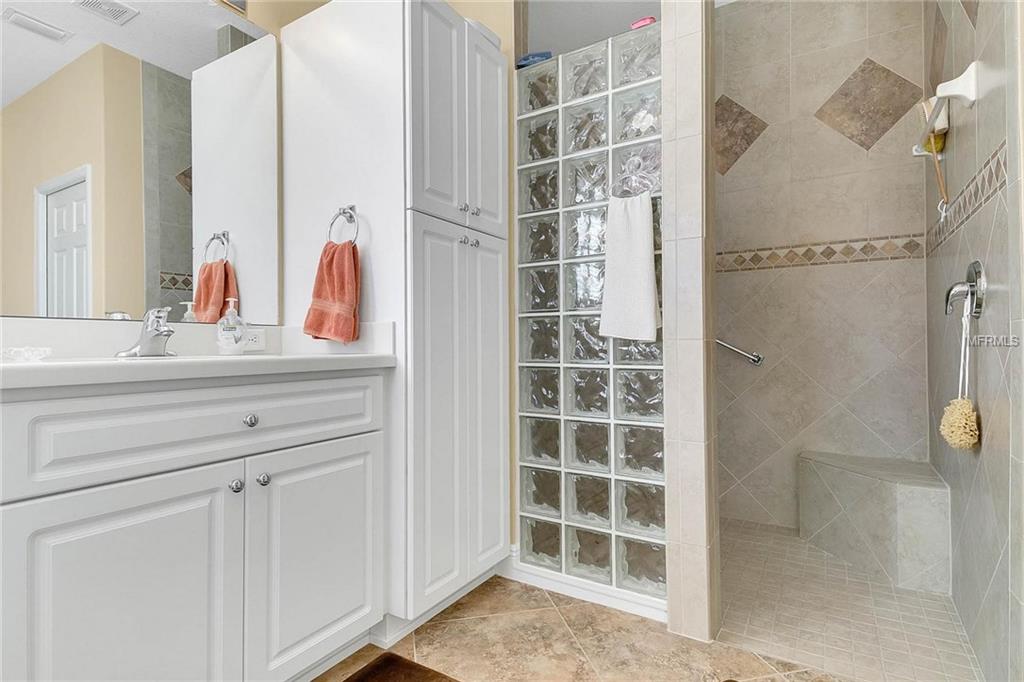 27213 JADE ISLE COURT, LEESBURG, Florida 34748, 3 Bedrooms Bedrooms, 10 Rooms Rooms,2 BathroomsBathrooms,Residential,For sale,JADE ISLE,G4851809