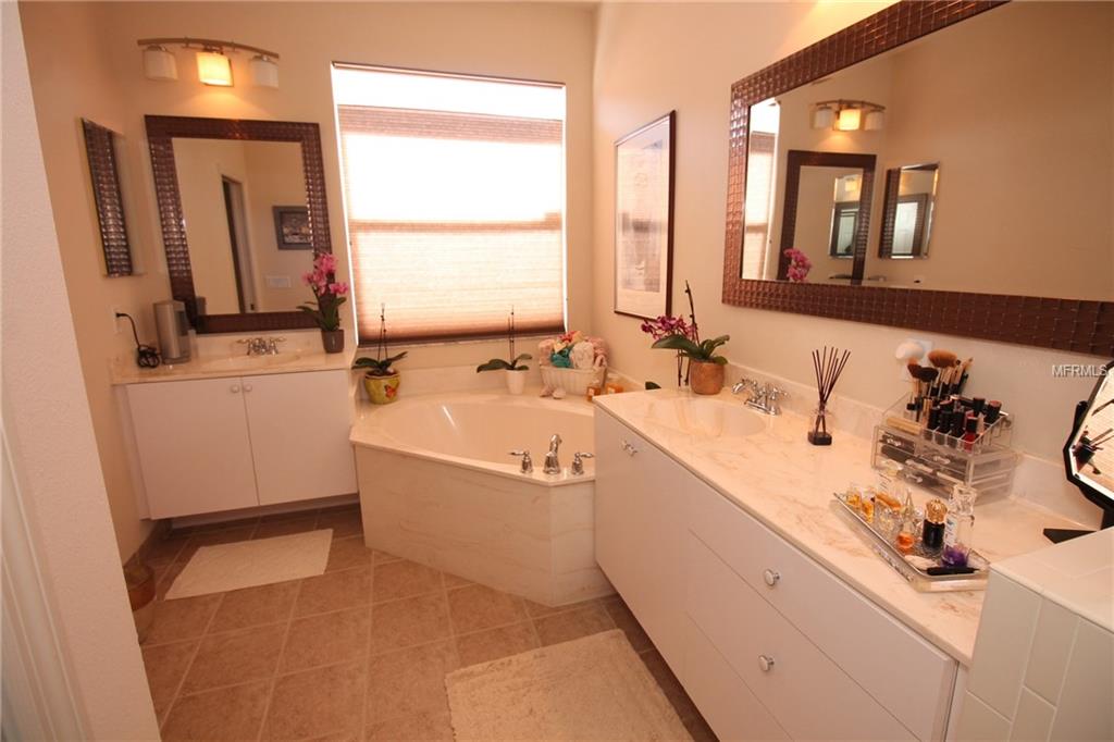 6607 38TH STREET E, SARASOTA, Florida 34243, 3 Bedrooms Bedrooms, 8 Rooms Rooms,2 BathroomsBathrooms,Residential,For sale,38TH,A4205540