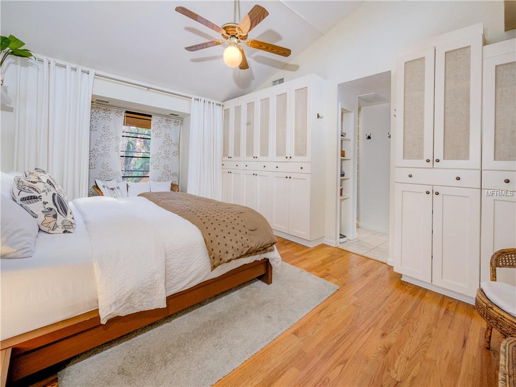 1344 PLEASANT WAY S, ST PETERSBURG, Florida 33705, 5 Bedrooms Bedrooms, 7 Rooms Rooms,4 BathroomsBathrooms,Residential,For sale,PLEASANT,U7843448