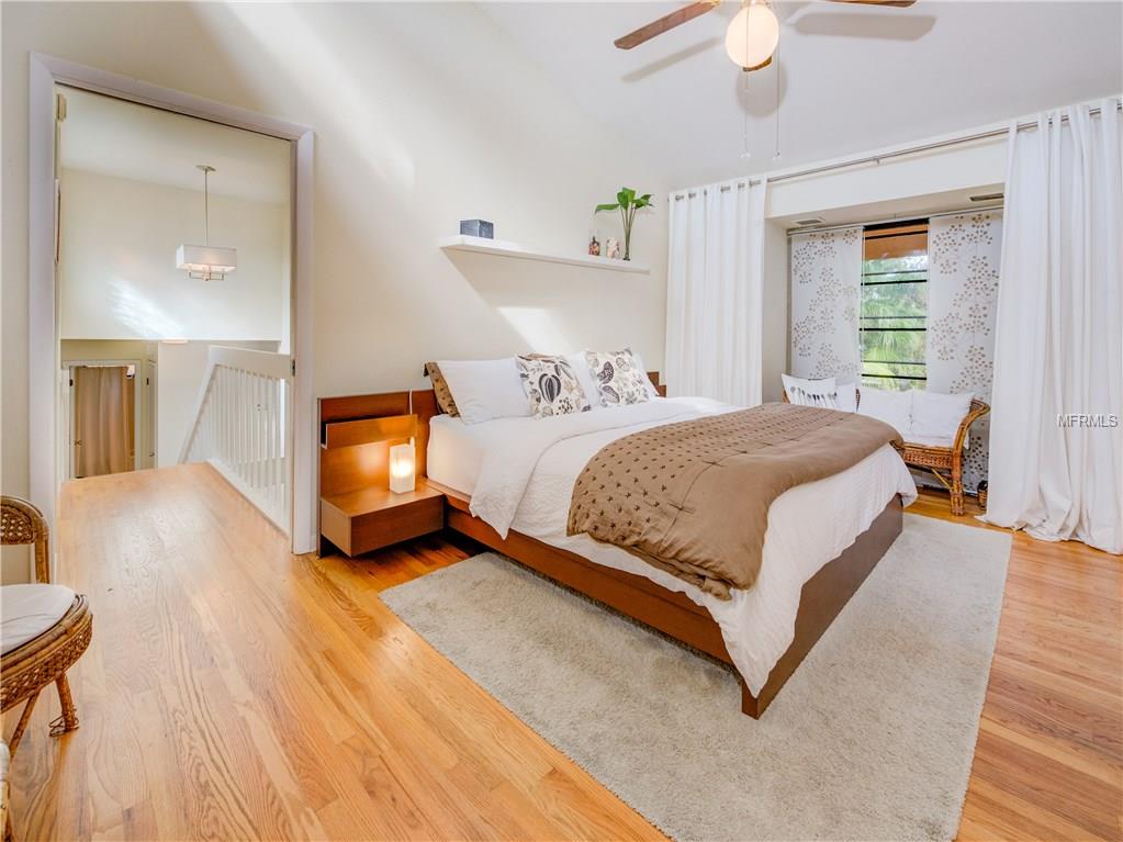 1344 PLEASANT WAY S, ST PETERSBURG, Florida 33705, 5 Bedrooms Bedrooms, 7 Rooms Rooms,4 BathroomsBathrooms,Residential,For sale,PLEASANT,U7843448