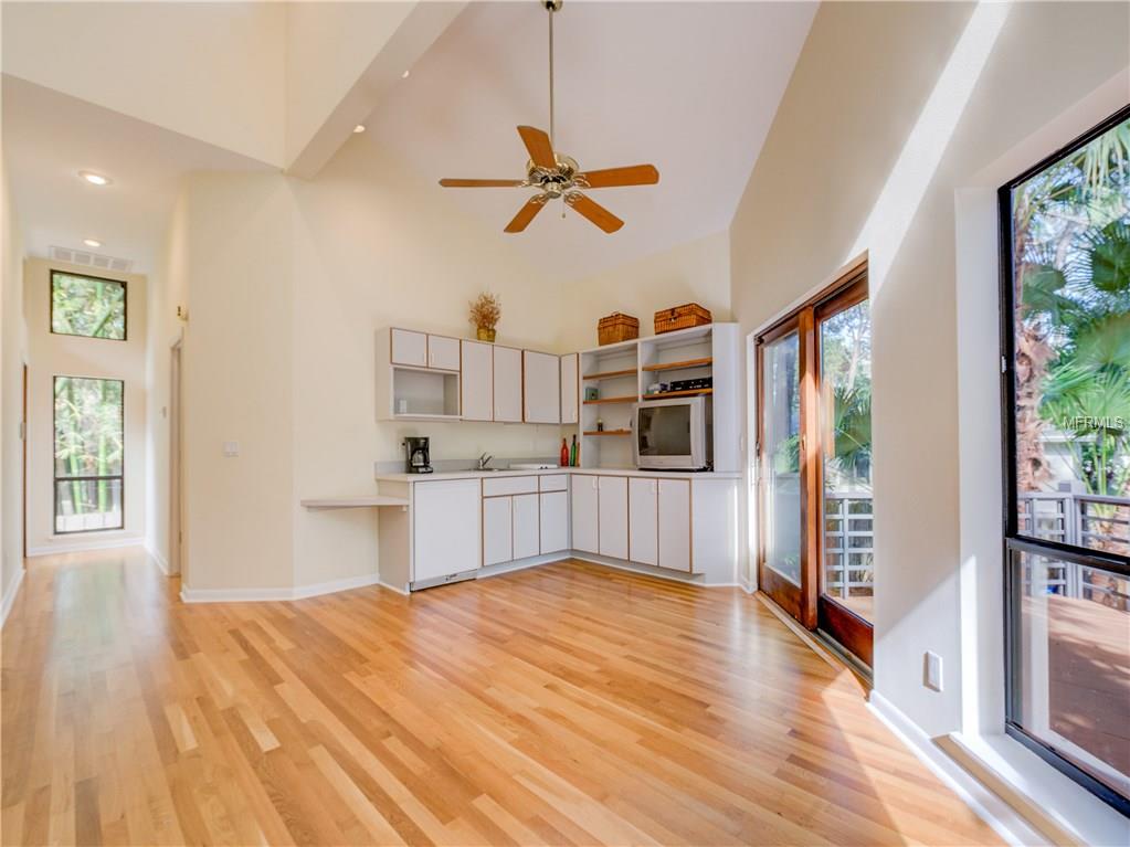 1344 PLEASANT WAY S, ST PETERSBURG, Florida 33705, 5 Bedrooms Bedrooms, 7 Rooms Rooms,4 BathroomsBathrooms,Residential,For sale,PLEASANT,U7843448