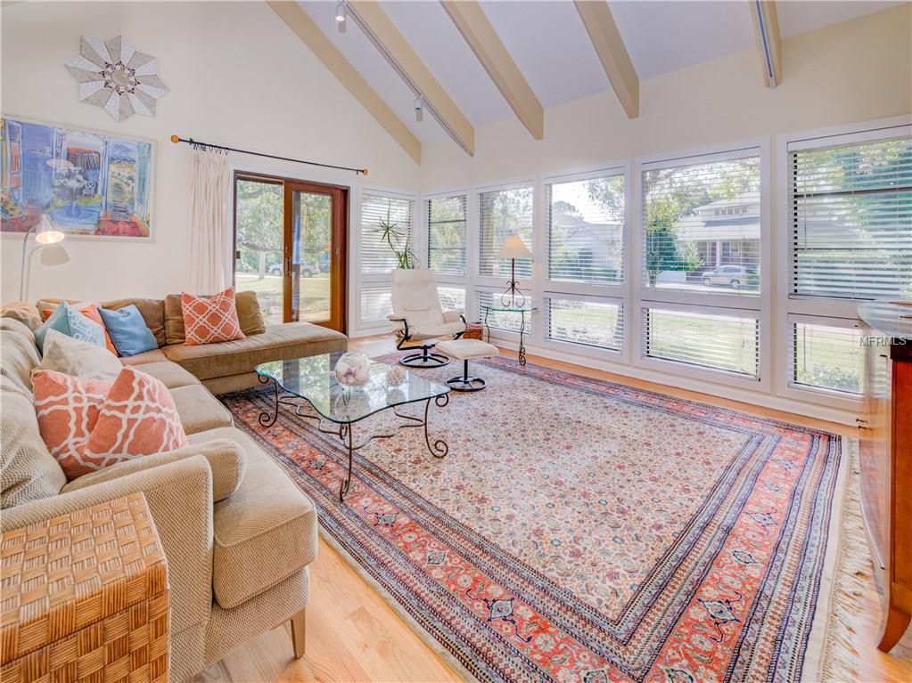 1344 PLEASANT WAY S, ST PETERSBURG, Florida 33705, 5 Bedrooms Bedrooms, 7 Rooms Rooms,4 BathroomsBathrooms,Residential,For sale,PLEASANT,U7843448