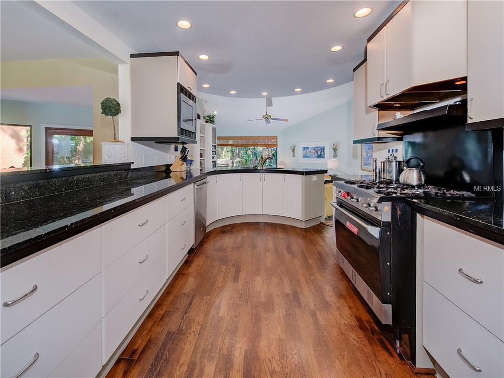 1344 PLEASANT WAY S, ST PETERSBURG, Florida 33705, 5 Bedrooms Bedrooms, 7 Rooms Rooms,4 BathroomsBathrooms,Residential,For sale,PLEASANT,U7843448