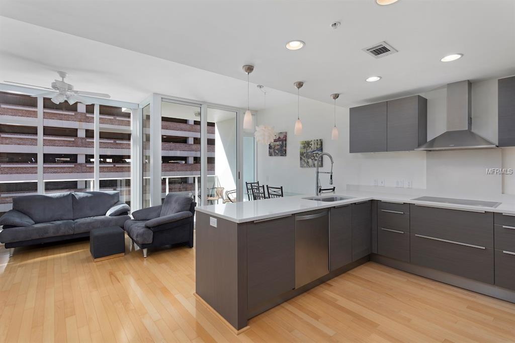 145 2ND AVENUE S, ST PETERSBURG, Florida 33701, 1 Bedroom Bedrooms, 3 Rooms Rooms,1 BathroomBathrooms,Residential,For sale,2ND,U7845327