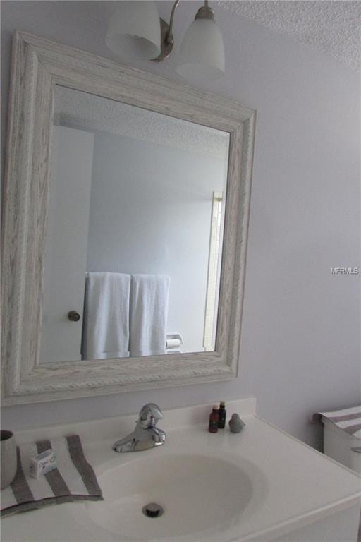 2641 WOODGATE LANE, SARASOTA, Florida 34231, 2 Bedrooms Bedrooms, 5 Rooms Rooms,2 BathroomsBathrooms,Residential,For sale,WOODGATE,A4199203