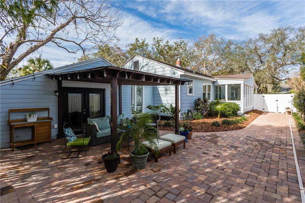 1316 OREGON STREET, ORLANDO, Florida 32803, 3 Bedrooms Bedrooms, 7 Rooms Rooms,2 BathroomsBathrooms,Residential,For sale,OREGON,O5560945