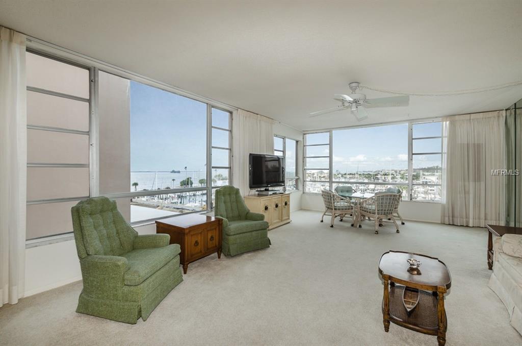 632 EDGEWATER DRIVE, DUNEDIN, Florida 34698, 2 Bedrooms Bedrooms, 5 Rooms Rooms,2 BathroomsBathrooms,Residential,For sale,EDGEWATER,U7842689