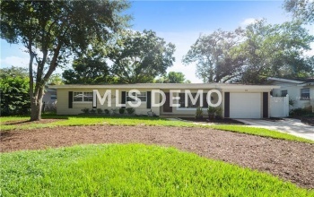 618 GLENARDEN ROAD, WINTER PARK, Florida 32792, 3 Bedrooms Bedrooms, 4 Rooms Rooms,2 BathroomsBathrooms,Residential,For sale,GLENARDEN,O5548312