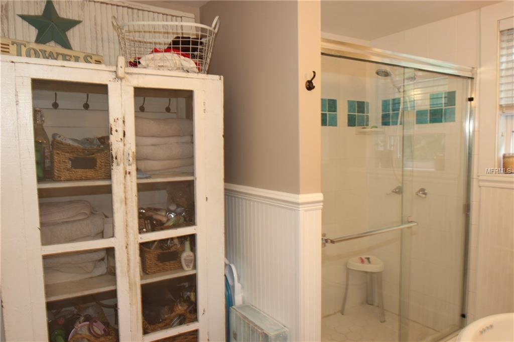 945 N UNSER STREET, MOUNT DORA, Florida 32757, 2 Bedrooms Bedrooms, 7 Rooms Rooms,1 BathroomBathrooms,Residential,For sale,UNSER,O5550375