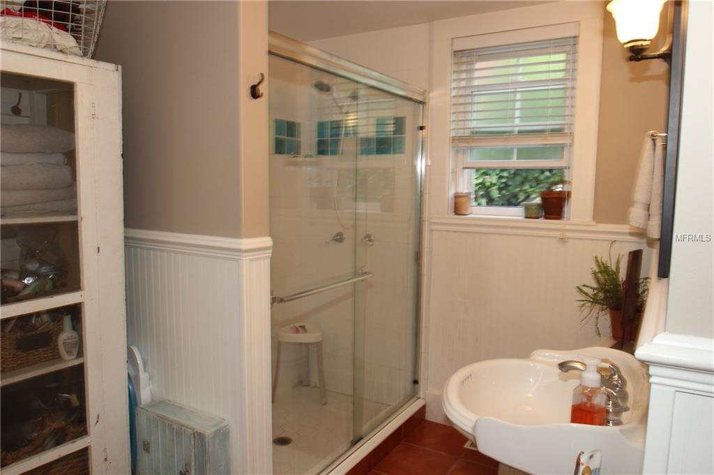 945 N UNSER STREET, MOUNT DORA, Florida 32757, 2 Bedrooms Bedrooms, 7 Rooms Rooms,1 BathroomBathrooms,Residential,For sale,UNSER,O5550375