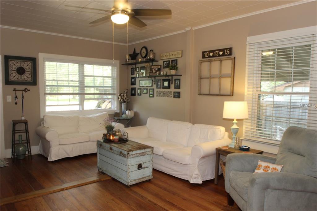 945 N UNSER STREET, MOUNT DORA, Florida 32757, 2 Bedrooms Bedrooms, 7 Rooms Rooms,1 BathroomBathrooms,Residential,For sale,UNSER,O5550375