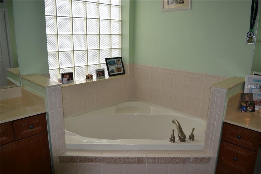 19039 PARK PLACE BOULEVARD, EUSTIS, Florida 32736, 3 Bedrooms Bedrooms, 6 Rooms Rooms,2 BathroomsBathrooms,Residential,For sale,PARK PLACE,T2918932