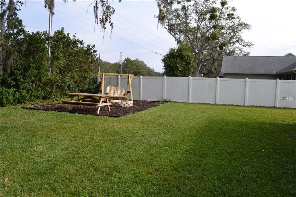 19039 PARK PLACE BOULEVARD, EUSTIS, Florida 32736, 3 Bedrooms Bedrooms, 6 Rooms Rooms,2 BathroomsBathrooms,Residential,For sale,PARK PLACE,T2918932