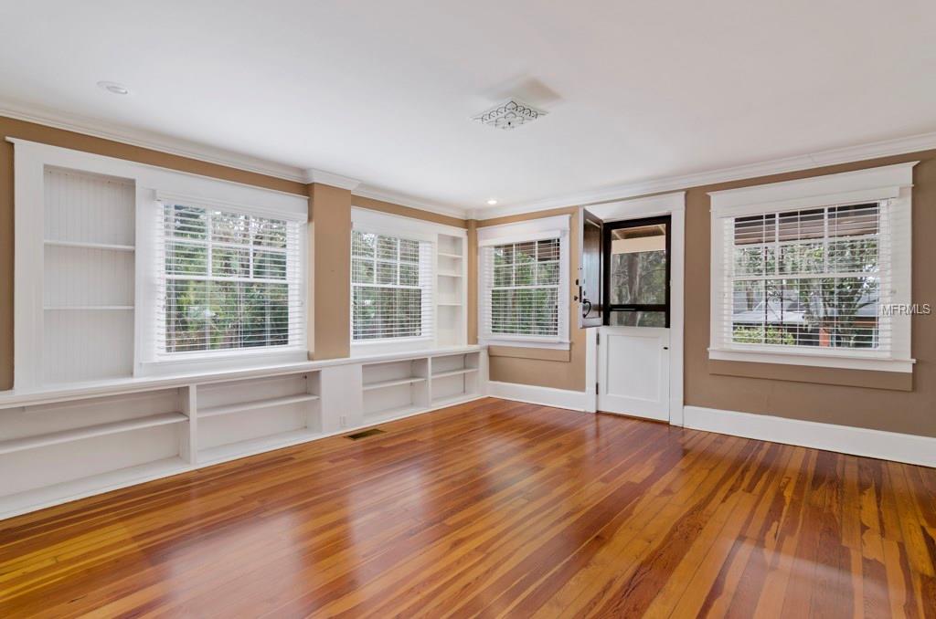 701 S HYER AVENUE, ORLANDO, Florida 32801, 3 Bedrooms Bedrooms, 4 Rooms Rooms,3 BathroomsBathrooms,Residential,For sale,HYER,O5558278