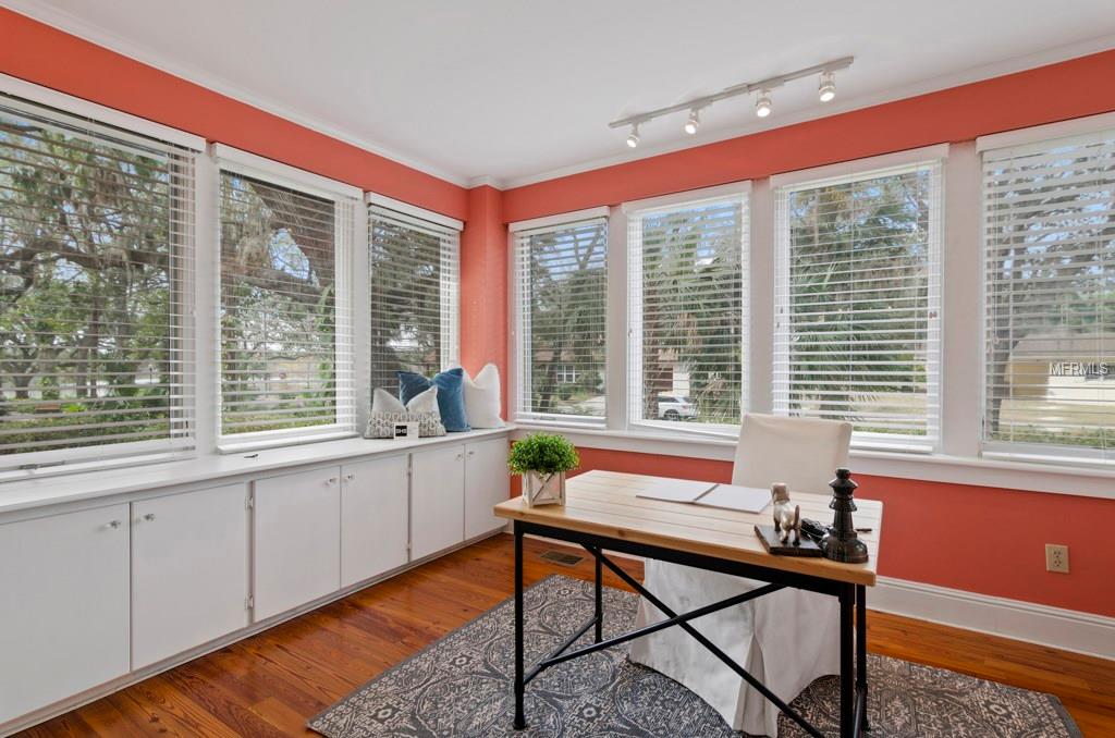 701 S HYER AVENUE, ORLANDO, Florida 32801, 3 Bedrooms Bedrooms, 4 Rooms Rooms,3 BathroomsBathrooms,Residential,For sale,HYER,O5558278