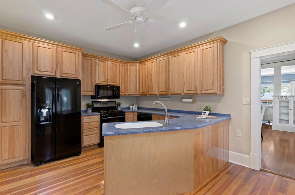 701 S HYER AVENUE, ORLANDO, Florida 32801, 3 Bedrooms Bedrooms, 4 Rooms Rooms,3 BathroomsBathrooms,Residential,For sale,HYER,O5558278