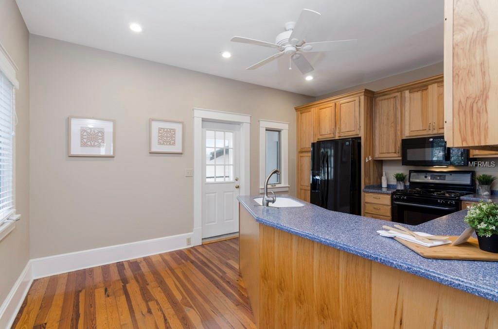 701 S HYER AVENUE, ORLANDO, Florida 32801, 3 Bedrooms Bedrooms, 4 Rooms Rooms,3 BathroomsBathrooms,Residential,For sale,HYER,O5558278